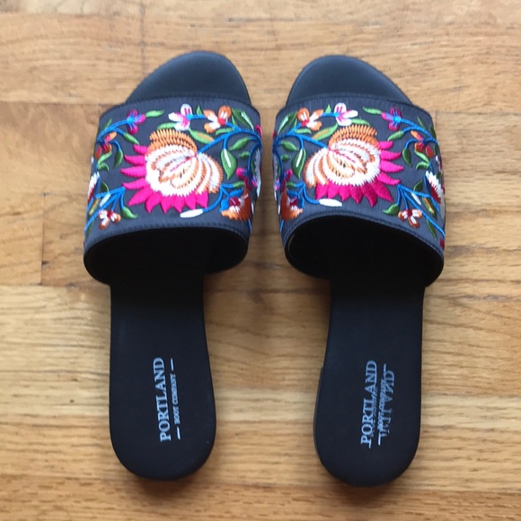 Floral slide sandals - Picture 7 of 7